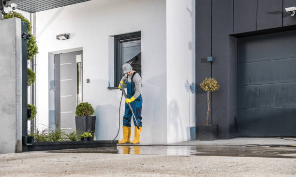 Best Pool Deck Cleaning  in Italy, TX